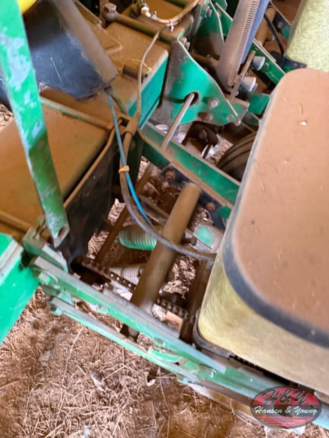 Image of John Deere 7000 equipment image 4