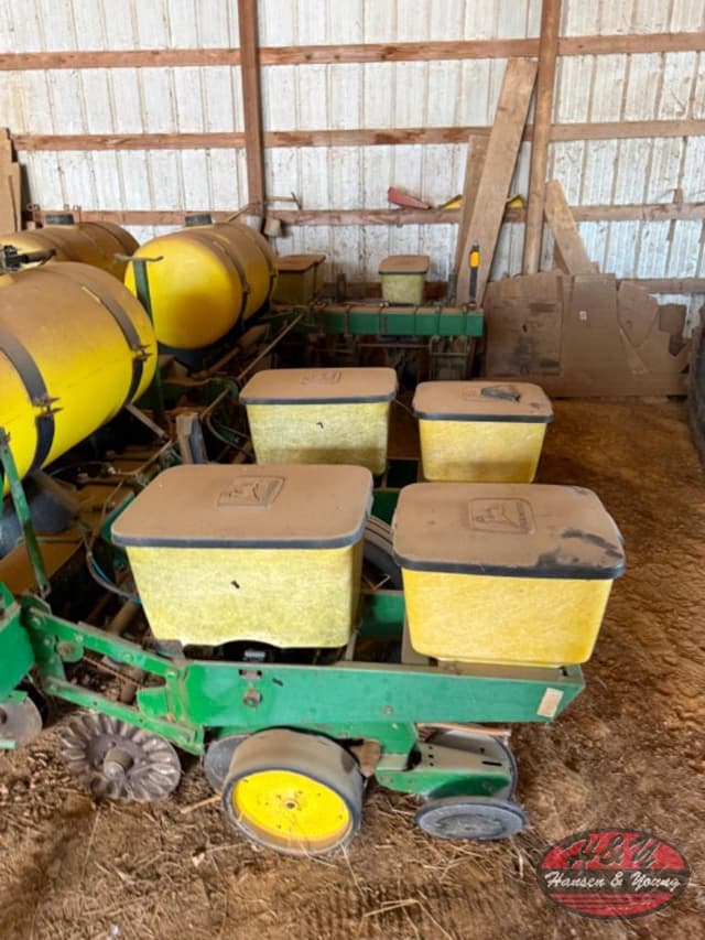 Image of John Deere 7000 equipment image 3