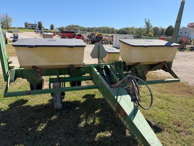 Image of John Deere 7000 equipment image 2