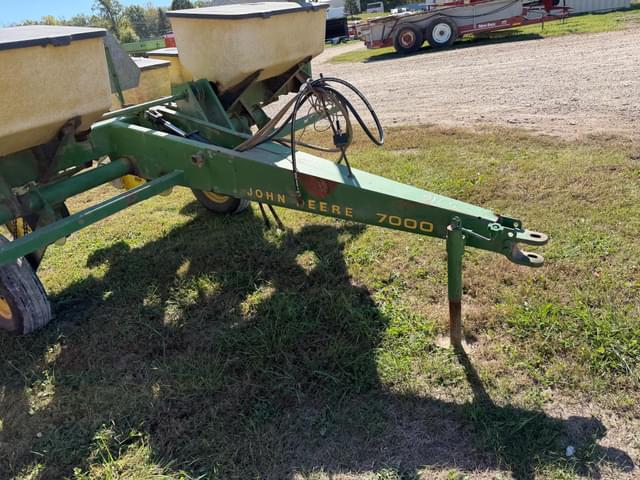 Image of John Deere 7000 equipment image 1