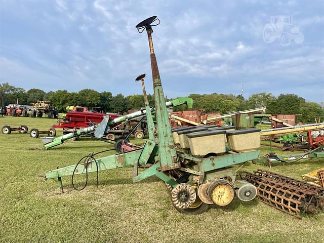 Image of John Deere 7000 equipment image 1