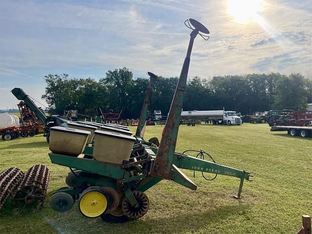 Image of John Deere 7000 equipment image 2