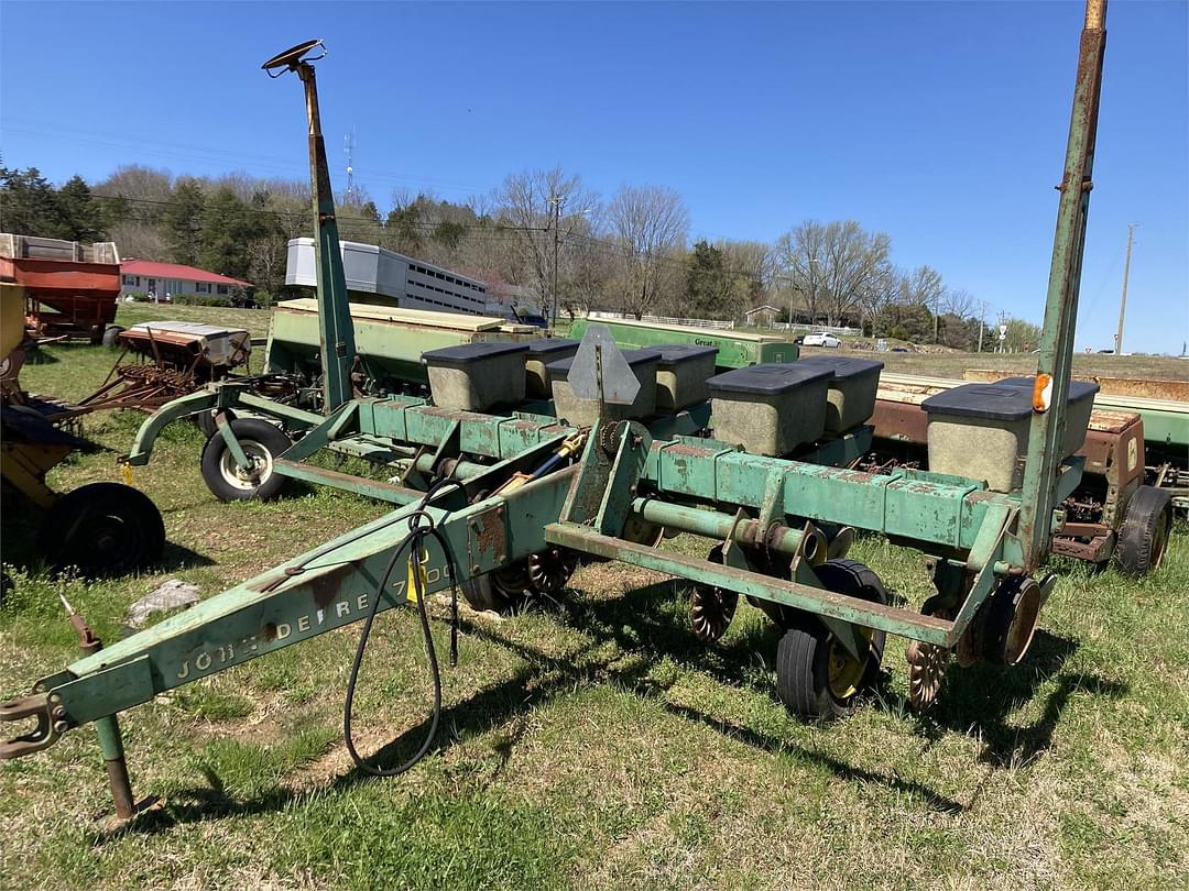 Image of John Deere 7000 Primary image