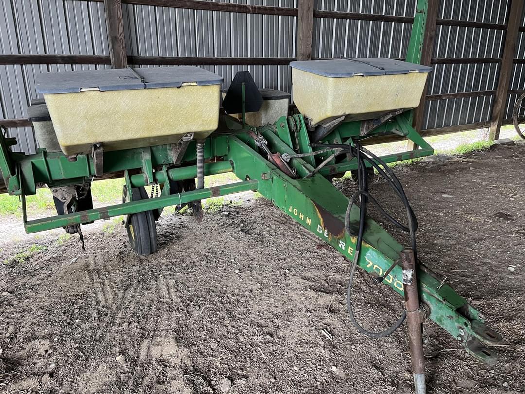 Image of John Deere 7000 Primary image