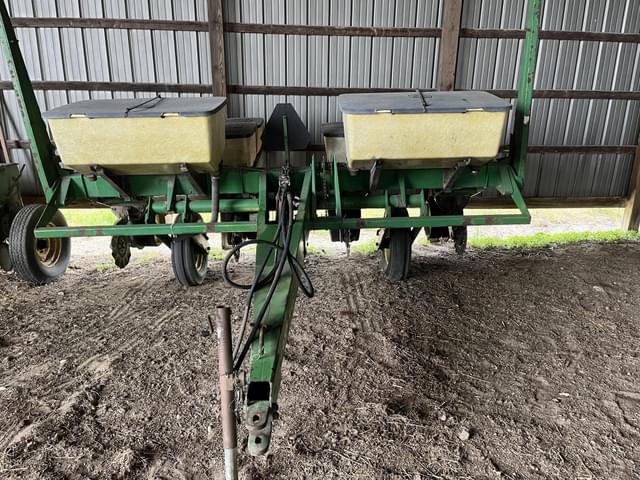 Image of John Deere 7000 equipment image 1