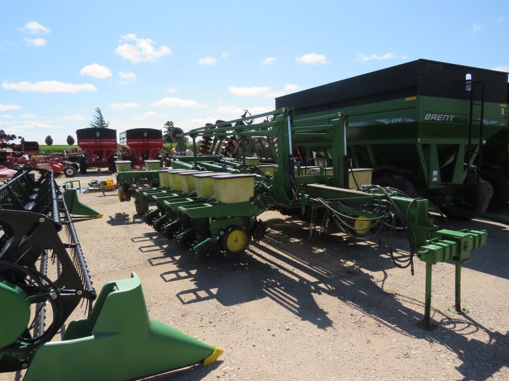Image of John Deere 7000 Primary image
