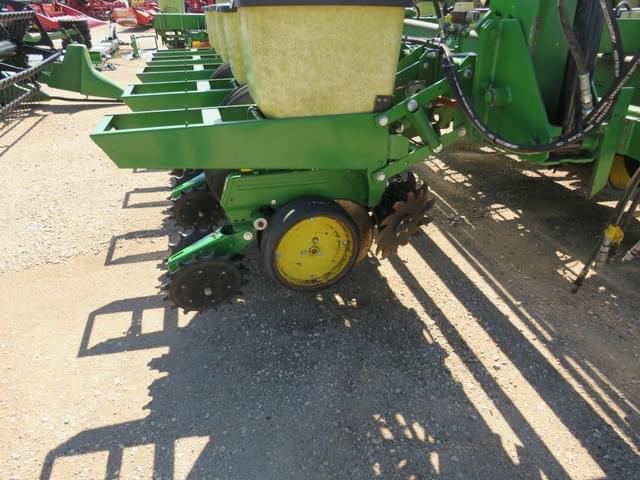 Image of John Deere 7000 equipment image 2