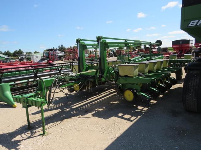 Image of John Deere 7000 equipment image 1