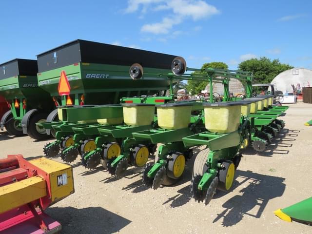 Image of John Deere 7000 equipment image 3