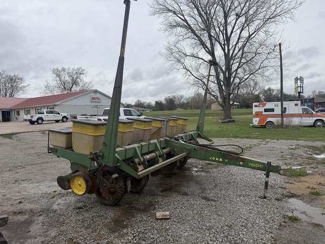 Image of John Deere 7000 equipment image 3