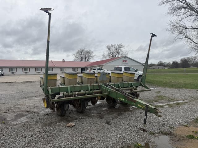 Image of John Deere 7000 equipment image 4