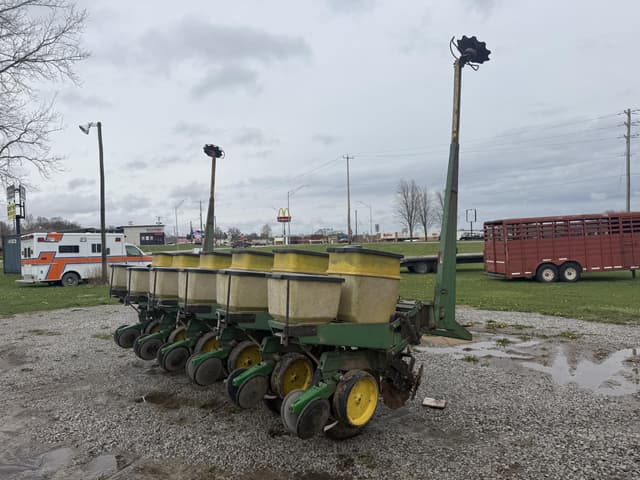 Image of John Deere 7000 equipment image 2