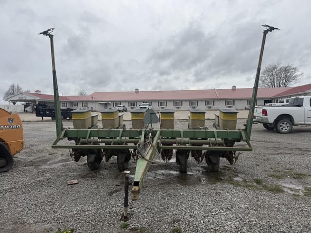 Image of John Deere 7000 equipment image 1