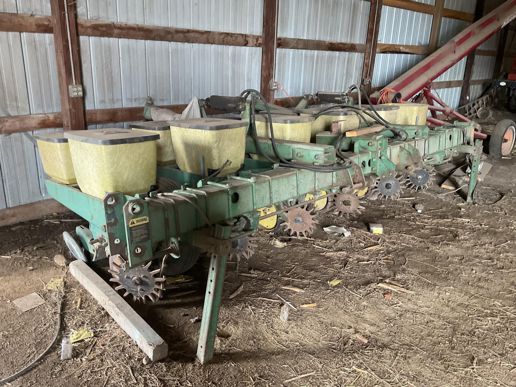 John Deere 7000 Equipment Image0