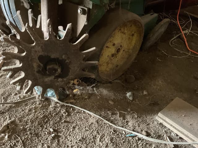 Image of John Deere 7000 equipment image 3