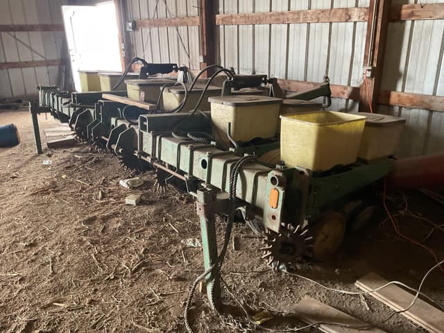 Image of John Deere 7000 equipment image 2