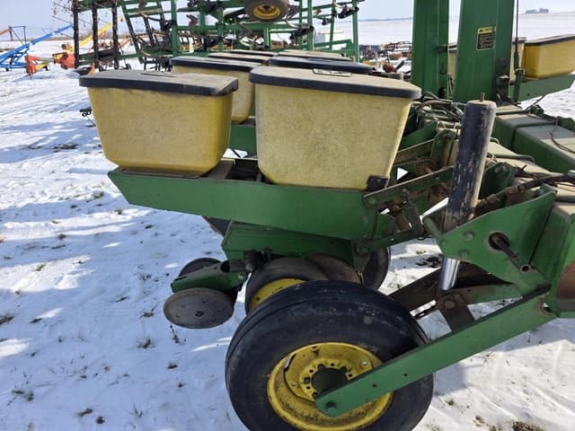 Image of John Deere 7000 equipment image 2