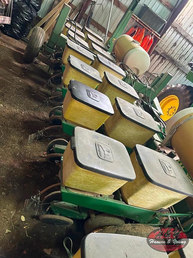 Image of John Deere 7000 equipment image 2