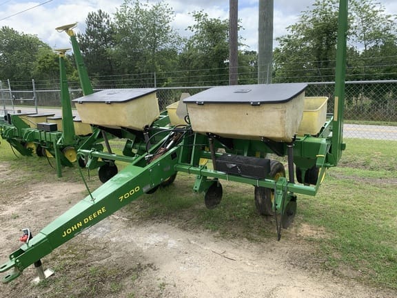 Main image John Deere 7000