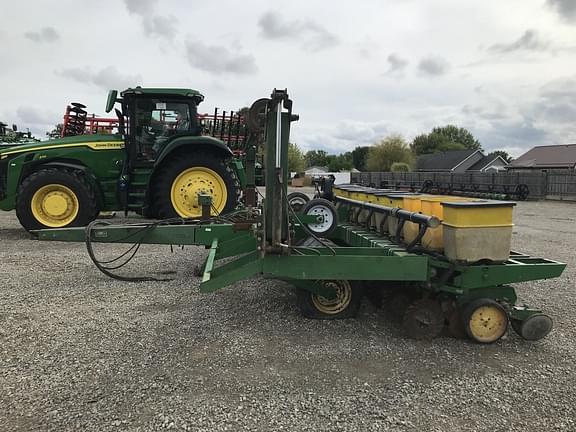 Image of John Deere 7000 equipment image 1