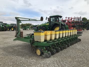 Main image John Deere 7000