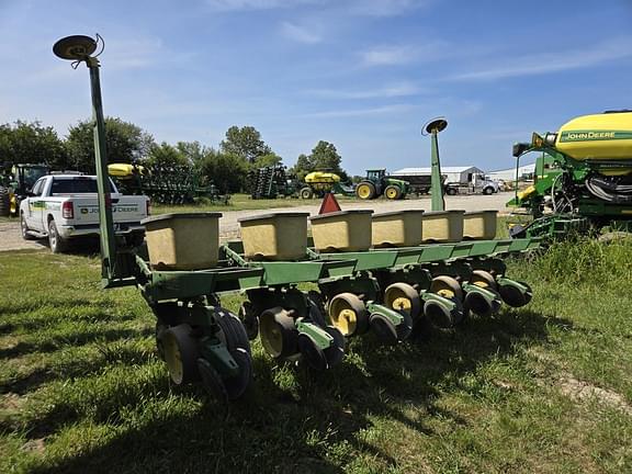 Image of John Deere 7000 equipment image 1