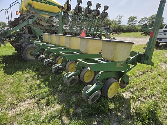 Image of John Deere 7000 equipment image 2