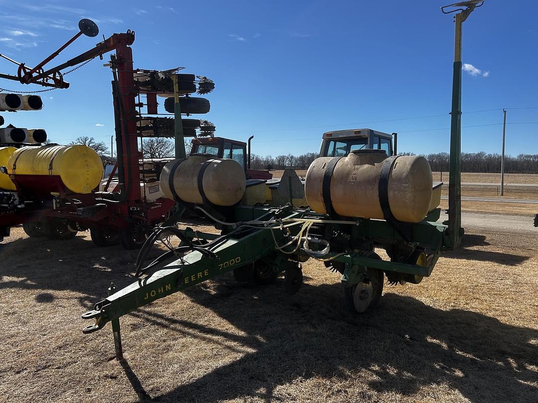 Image of John Deere 7000 Primary image