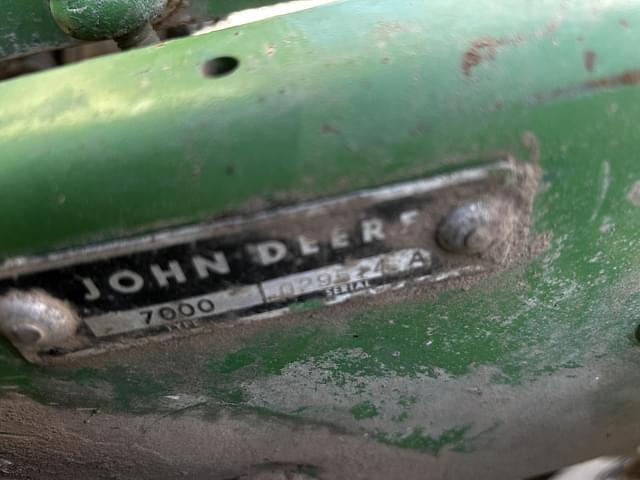 Image of John Deere 7000 equipment image 1