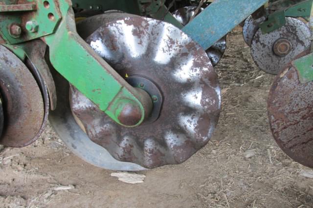 Image of John Deere 7000 equipment image 2