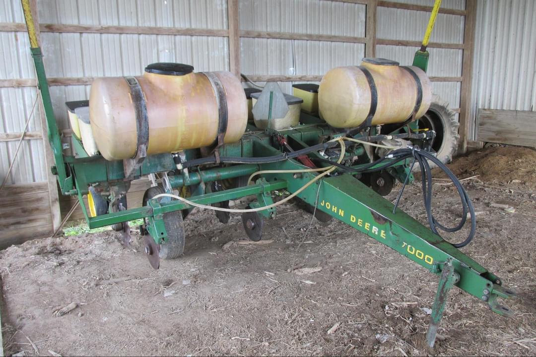 Image of John Deere 7000 Primary image