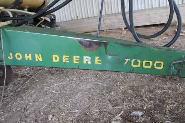 Image of John Deere 7000 equipment image 1