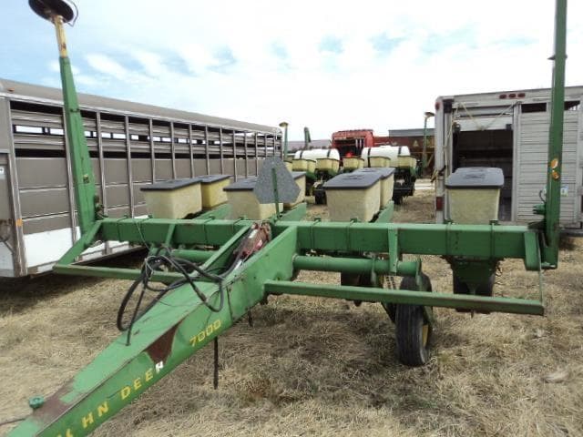 Image of John Deere 7000 Image 0
