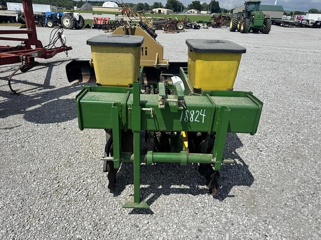 Image of John Deere 7000 equipment image 1