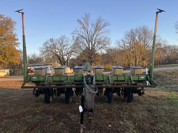 Image of John Deere 7000 equipment image 2