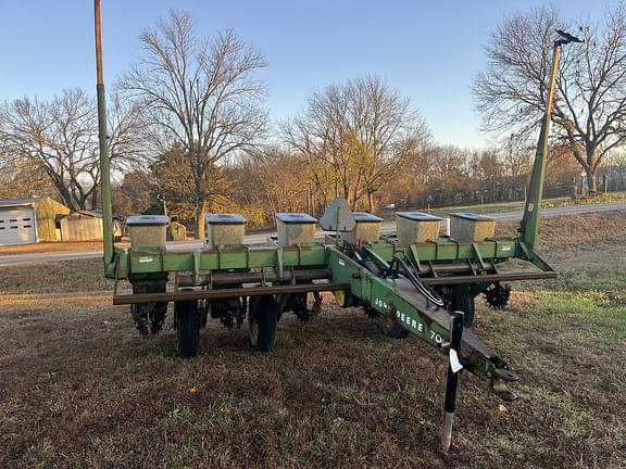 Image of John Deere 7000 equipment image 1