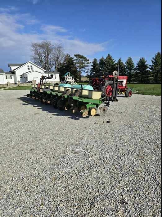 Image of John Deere 7000 equipment image 1