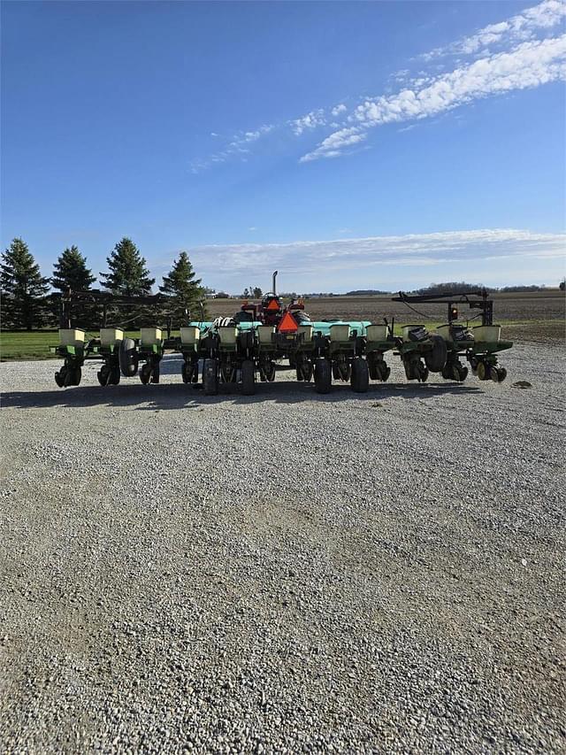 Image of John Deere 7000 equipment image 2