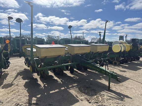 Image of John Deere 7000 equipment image 1