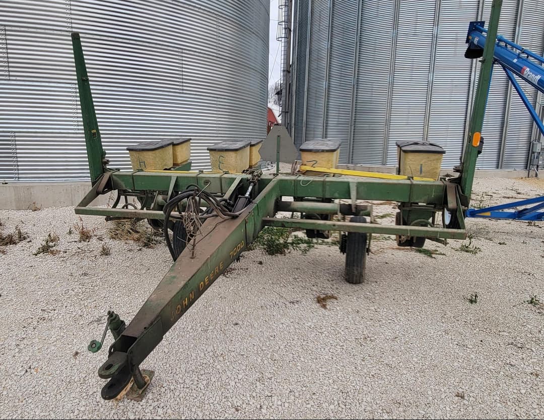 Image of John Deere 7000 Image 1
