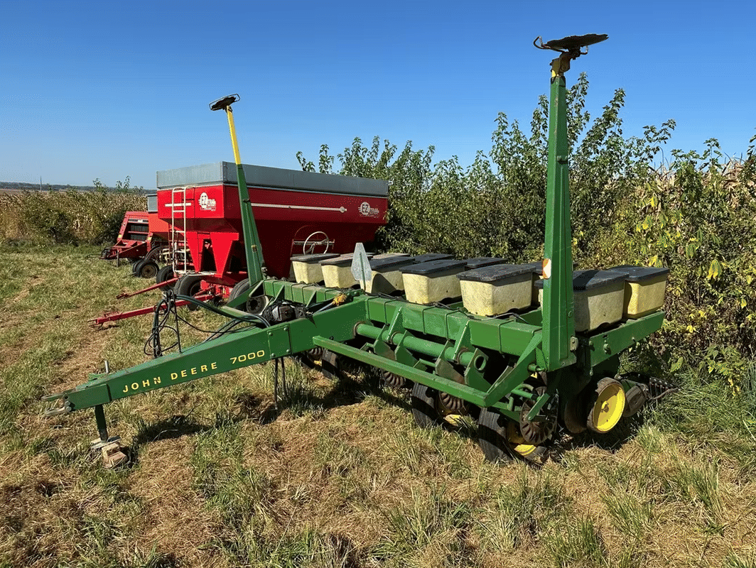 John Deere 7000 Equipment Image0