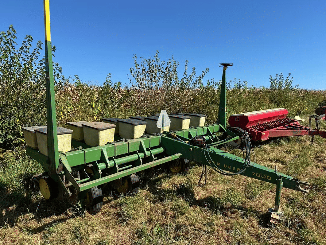 Image of John Deere 7000 Image 1
