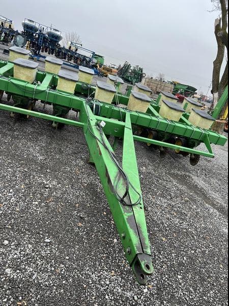 Image of John Deere 7000 equipment image 1