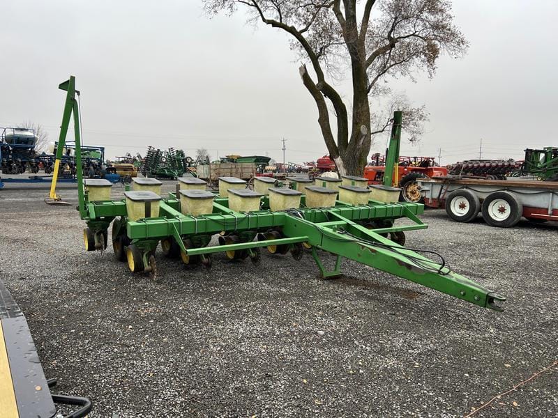 John Deere 7000 Equipment Image0