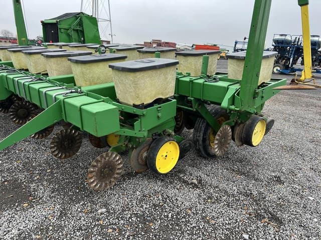 Image of John Deere 7000 equipment image 4