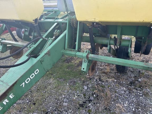 Image of John Deere 7000 equipment image 2