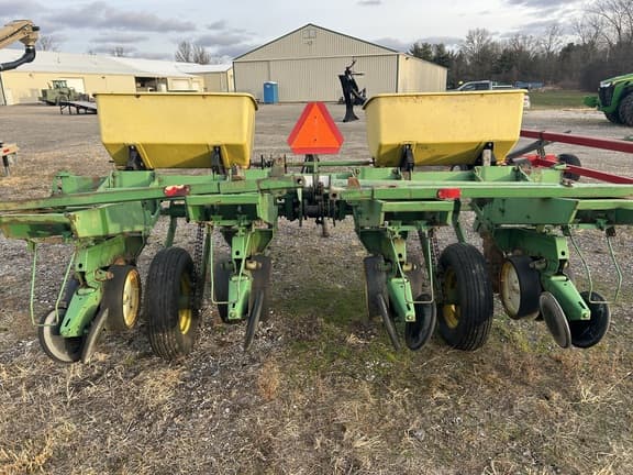 Image of John Deere 7000 equipment image 1