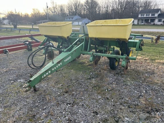 John Deere 7000 Equipment Image0