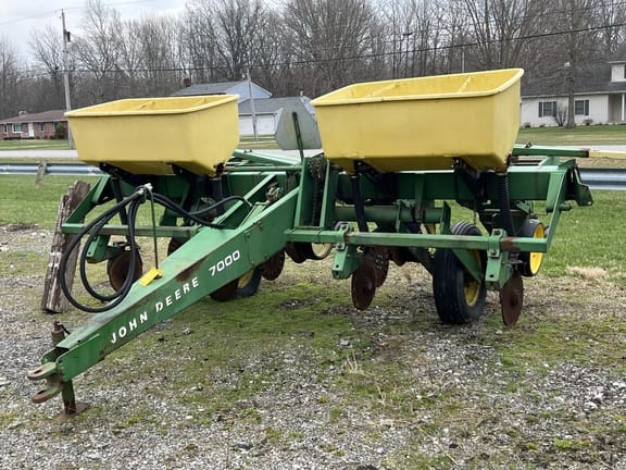 John Deere 7000 Equipment Image0