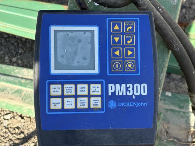 Image of John Deere 7000 equipment image 1